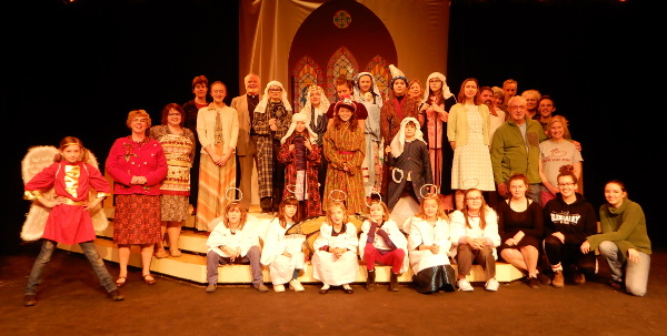 Cast and crew of The Best Christmas Pageant Ever